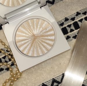 OFRA HIGHLIGHTER IN GLAZED DONUT